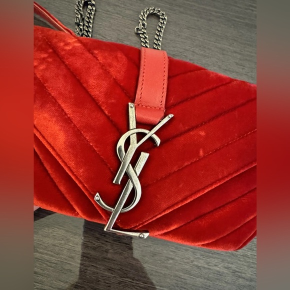 Saint Laurent Red velvet bag - Picture 2 of 10